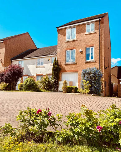 4 bed semi-detached house for sale